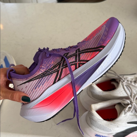 ASICS Megablast - Picture 2 of 4